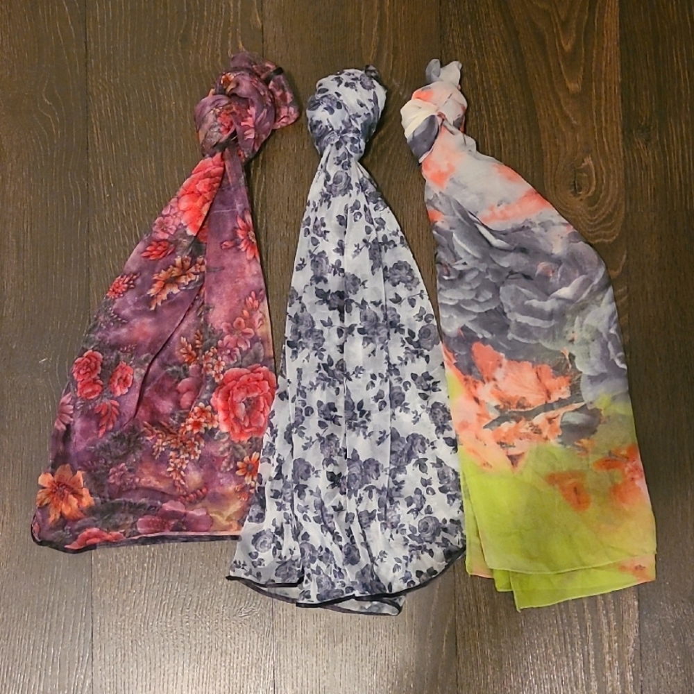Floral Patterned Scarves Set